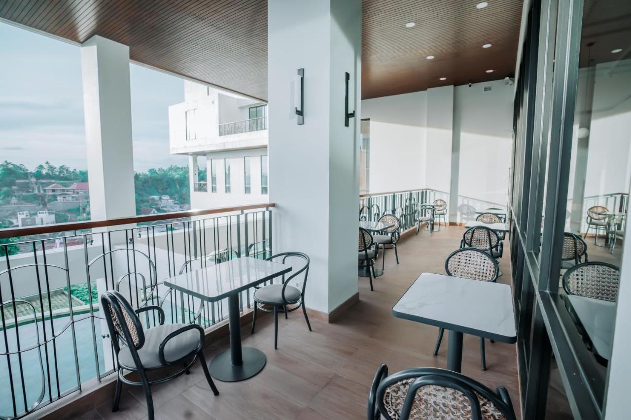 Luwansa Hotel And Convention Center Manado Exterior photo