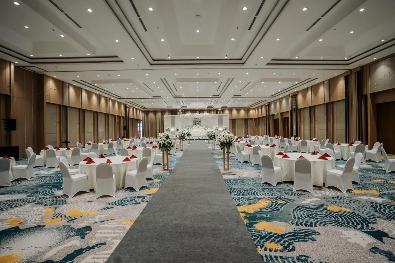 Luwansa Hotel And Convention Center Manado Exterior photo