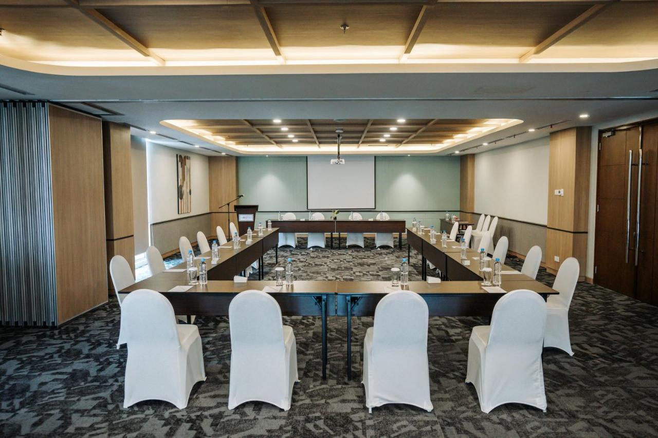 Luwansa Hotel And Convention Center Manado Exterior photo