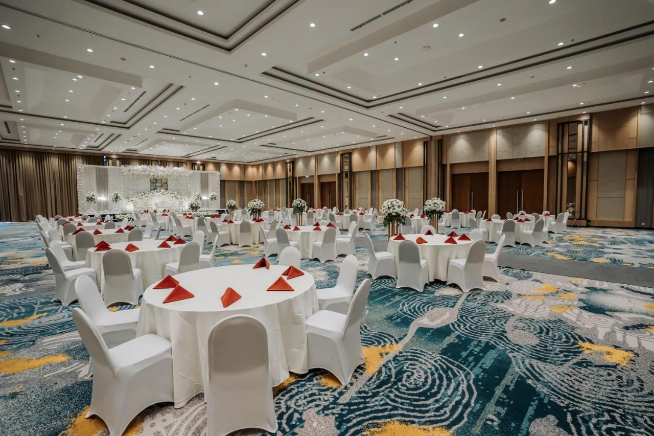 Luwansa Hotel And Convention Center Manado Exterior photo