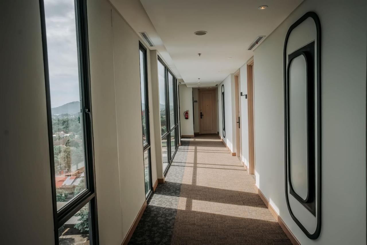 Luwansa Hotel And Convention Center Manado Exterior photo