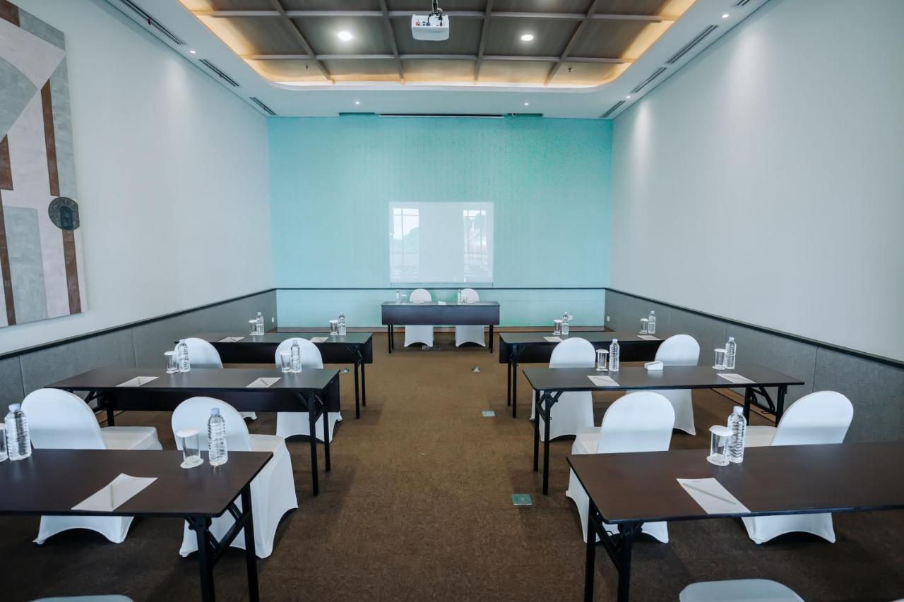 Luwansa Hotel And Convention Center Manado Exterior photo