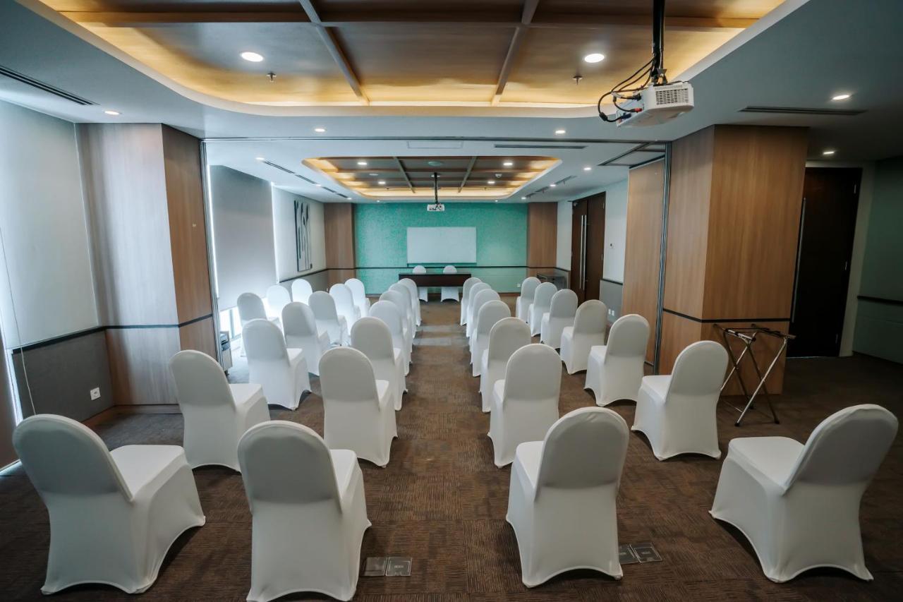 Luwansa Hotel And Convention Center Manado Exterior photo