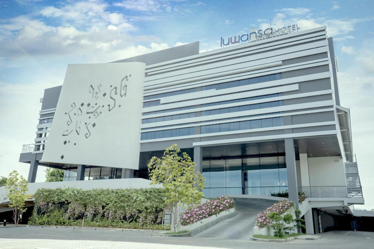Luwansa Hotel And Convention Center Manado Exterior photo
