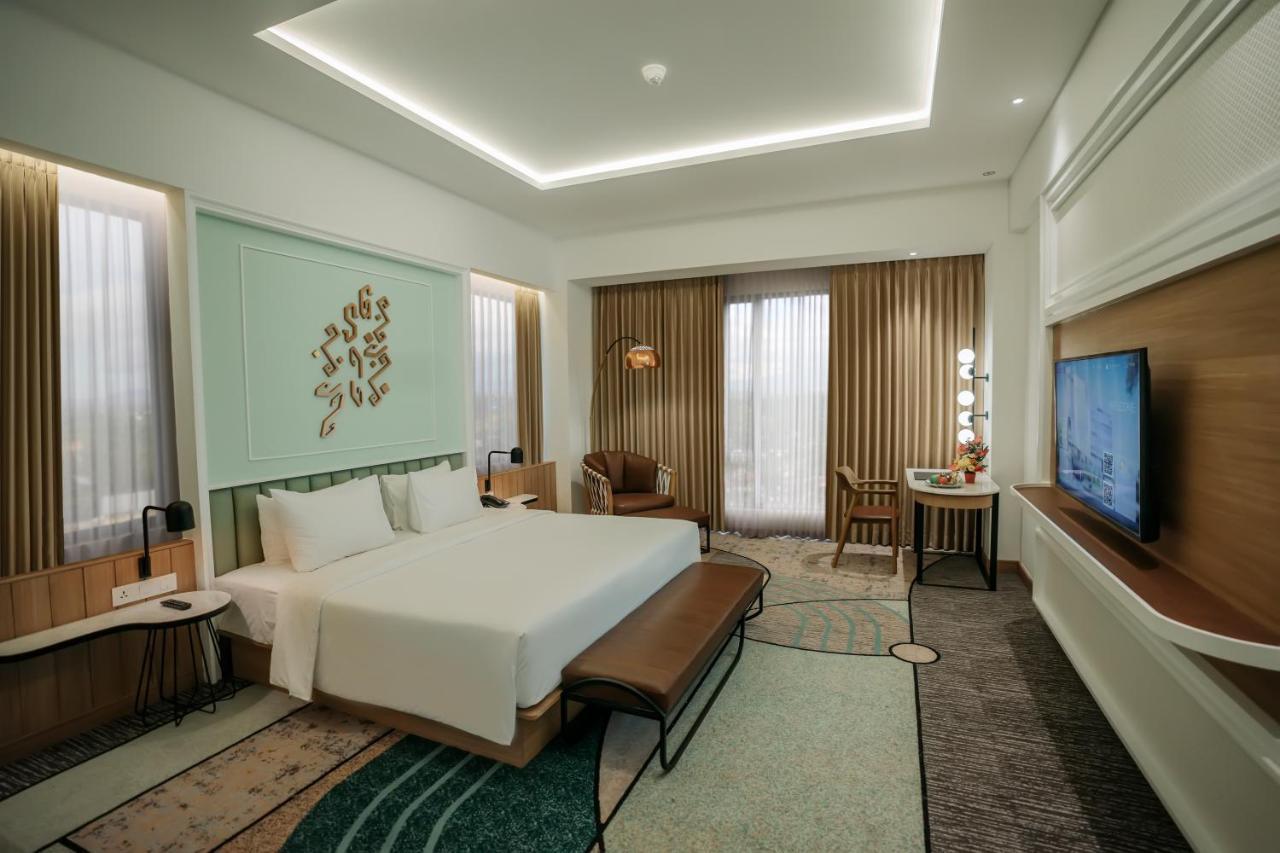Luwansa Hotel And Convention Center Manado Exterior photo