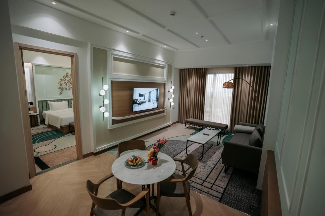Luwansa Hotel And Convention Center Manado Exterior photo